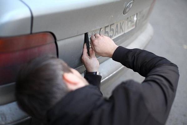 Проверено на себе: защитим номер автомобиля от воров за 100 рублей - фото